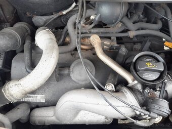Prodám díly T5 světla kapota čelo příčka motor AXD skříň GWB - 2