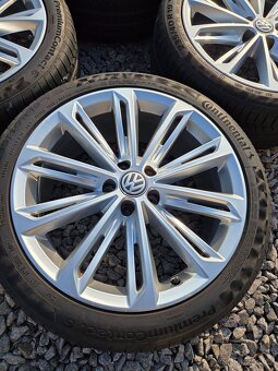 Alu kola Volkswagen 5x112 R19 8J ET44 pneu 235/40 - 2