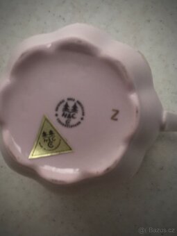 Růžový hrníček a další porcelán - 2