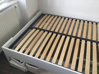 Postel (200x140) a komoda (70x40) - 2