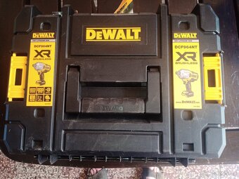 DeWALT DCF964NT Aku rázový utahovák - 2