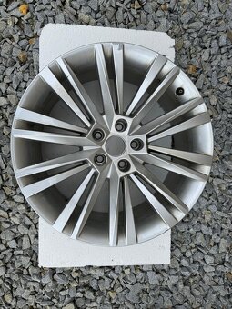 2x Disky na pneu - Škoda CANOPUS 8x19 5x112 ET44 - Stříbrná - 2