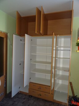 Šatní skříň - 2