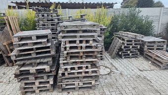 Palety na paleni za odvoz cca 150 kusu - 2