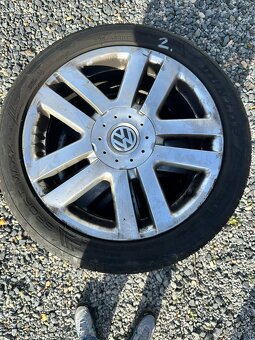 VW Golf 4x originál alu + letní pneu - 2
