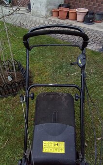 BENZÍNOVÁ SEKAČKA S POJEZDEM MOUNTFIELD - 2