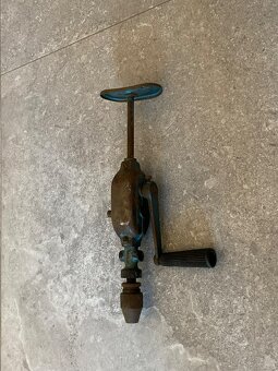 Stará ruční vrtačka - 2