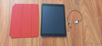 Apple Ipad model 1822 - 2