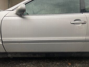 dvere, viko kufru W208 - 2