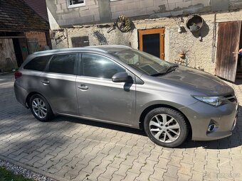 Toyota auris TS - 2