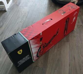 Nová skládací koloběžka Ferrari - 2