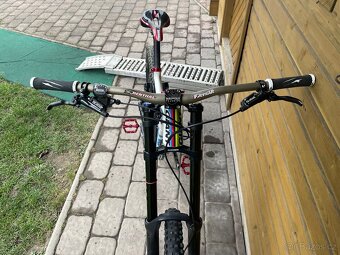 Sjezdové kolo gaint glory - 2