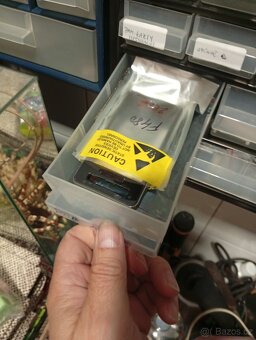 Predám okolo 700ks mobilov - 2