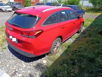 Hyundai I30 1.6CRDi 85kw, r.2019, klima, poškozen motor - 2