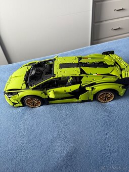 LEGO Technic 42115 Lamborghini Sian - 2