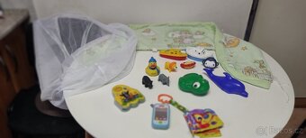 Moskytiéra na kočárek a hračky pro miminko - 2