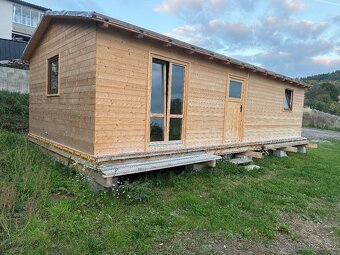 Prodám pozemek s malým rozestavěným domkem - 2