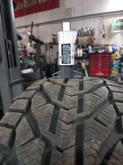 Zimní pneu 205/60/16 - 2