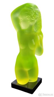 soška dívky uranové sklo 18cm top stav - 2