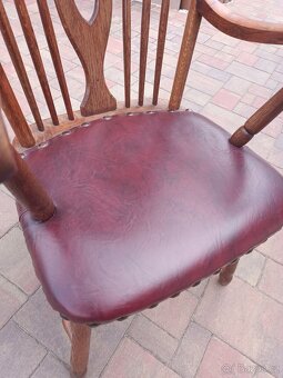 Polstrované křeslo - 2