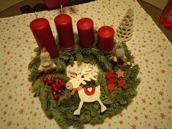 Adventní věnec se sobem - 2