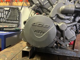 Motor KTM 990 LC8 na díly - 2