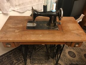 Retro šicí stroj - 2