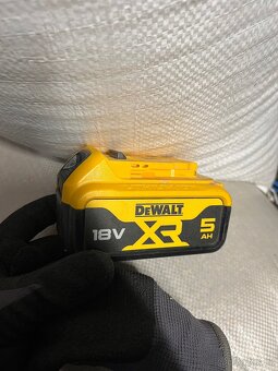 Akumulátor Dewalt 18V 5Ah - 2