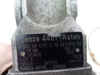 Elektromotor s převodovkou - 2