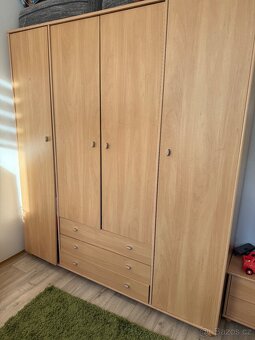 Šatní skřiň +2 noční stůlky - 2