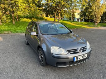 VW Golf 5 1.6 - 2