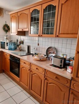 Velká kuchyňská linka z dubu, tvar L, vč. spotřebičů, 3773 - 2