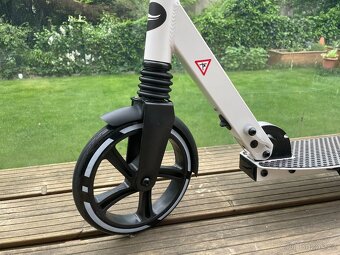 Koloběžka s odpružením a ruční brzdou Big Wheel - nová - 2