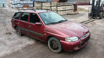 Ford Escort na náhradní díly, výřez karoserie - 2