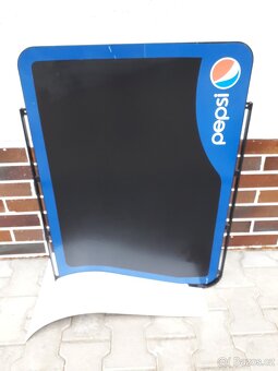 Prodám kovový poutač-stojací zn. PEPSI. - 2