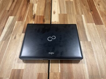 Fujitsu LifeBook P771 - 2