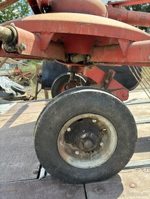 Prodam nahrabovač sena STOLL R 250 + Náhon - 2