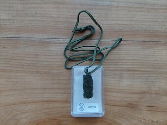 Krásný velký vltavín moldavit délky 3 cm + stříbné ouško - 2