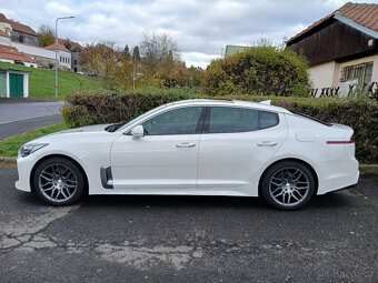 Kia Stinger 2.0 T-GDi 188kW 4x4 - 2