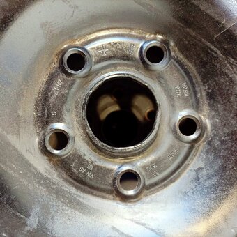 15" plechová kola – 5x112 – ŠKODA (VW, AUDI, SEAT)  Disky:  - 2