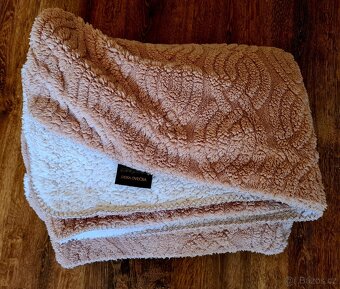 Luxusní beránková deka OVEČKA® - 150x200 cm – ČOKOLÁDA - 2