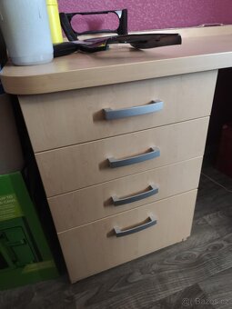 Rohový stůl z masivu - 2