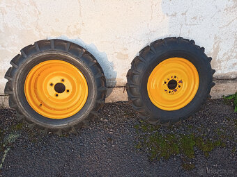 Prodám kola 6/16 se šípovým vzorem na malotraktor. - 2