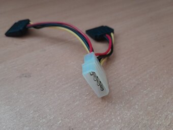 KABEL REDUKCE MOLEX NA 2X SATA (NAPÁJENÍ) IHNED K PRODEJI - 2