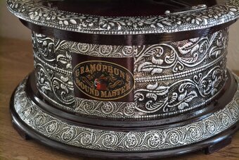 Gramofon s mosaznou troubou - kulatý stříbrný - 2