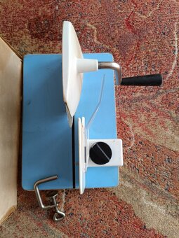 Ruční kráječ, mlýnek, formy a jiné - 2