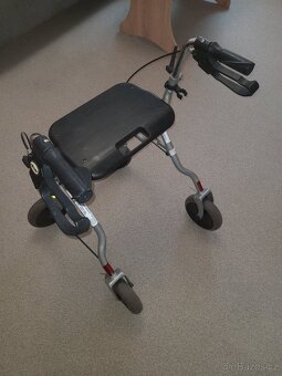 Rolator choditko pro seniory. - 2