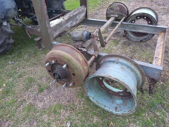 Bržděná náprava na vlek - 2