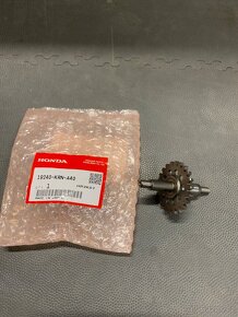 Hriadeľ vodnej pumpy Honda CRF - 2