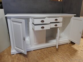 Celodřevěná komoda - 2